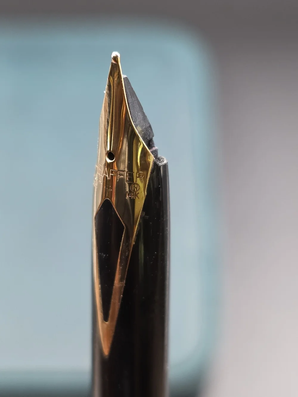 Vintage Sheaffer TARGA Slim Fountain Pen - 14K Gold Nib, Fine. White Dot